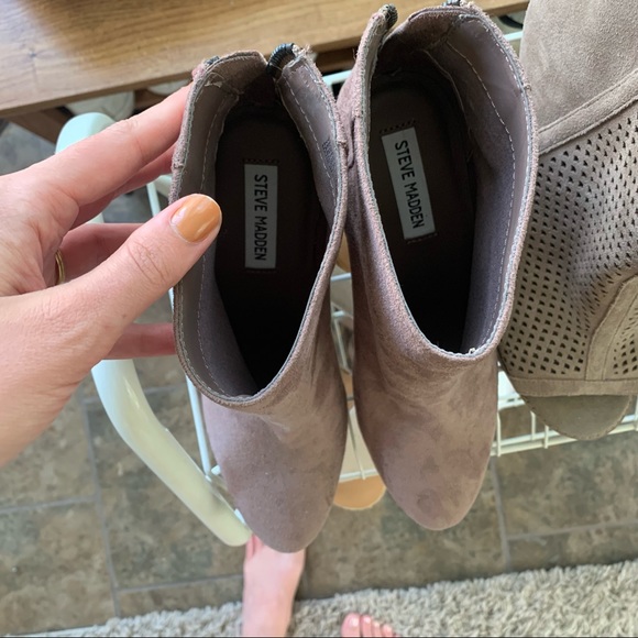 Steve Madden 9.5 block heels boots taupe - Picture 4 of 5